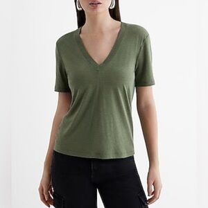 Express Women's Linen Blend Tee Size XS Green V-Neck Short Sleeves Skimming NWT